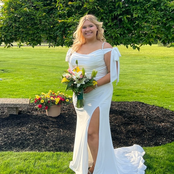 Meet your Posher, Kimi - Picture 2 of 8